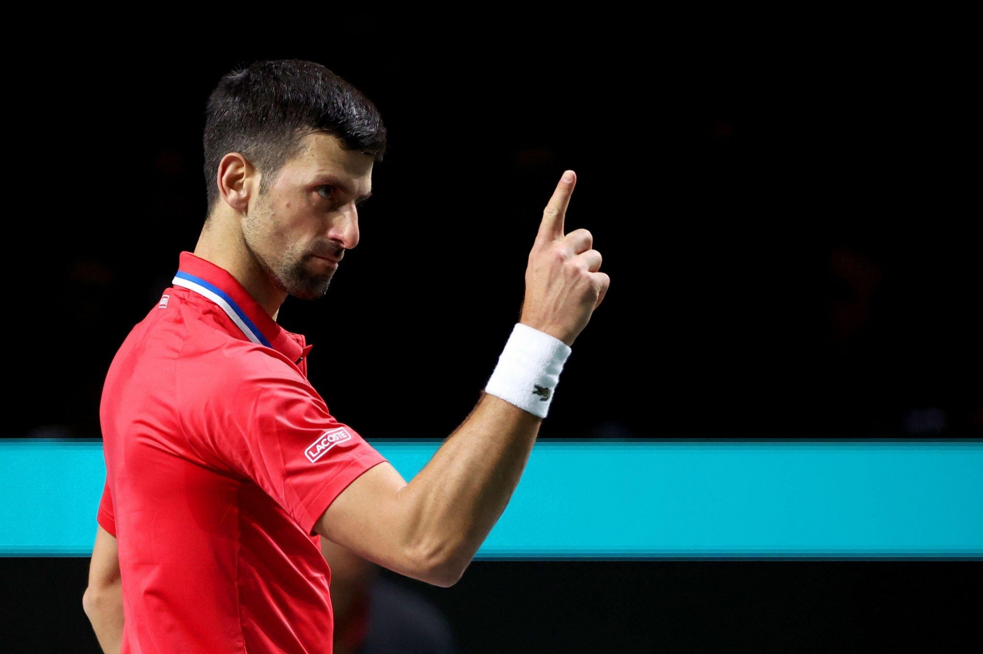 Novak Djokovic trong trận đấu với Ý tại bán kết Davis Cup 2023