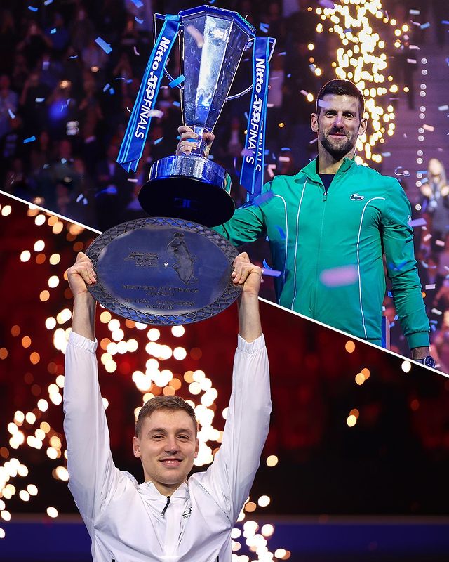 Hình ảnh Novak Djokovic và Hamad Medjedovic lần lượt nâng cao danh hiệu ATP Finals và Next Gen ATP Finals