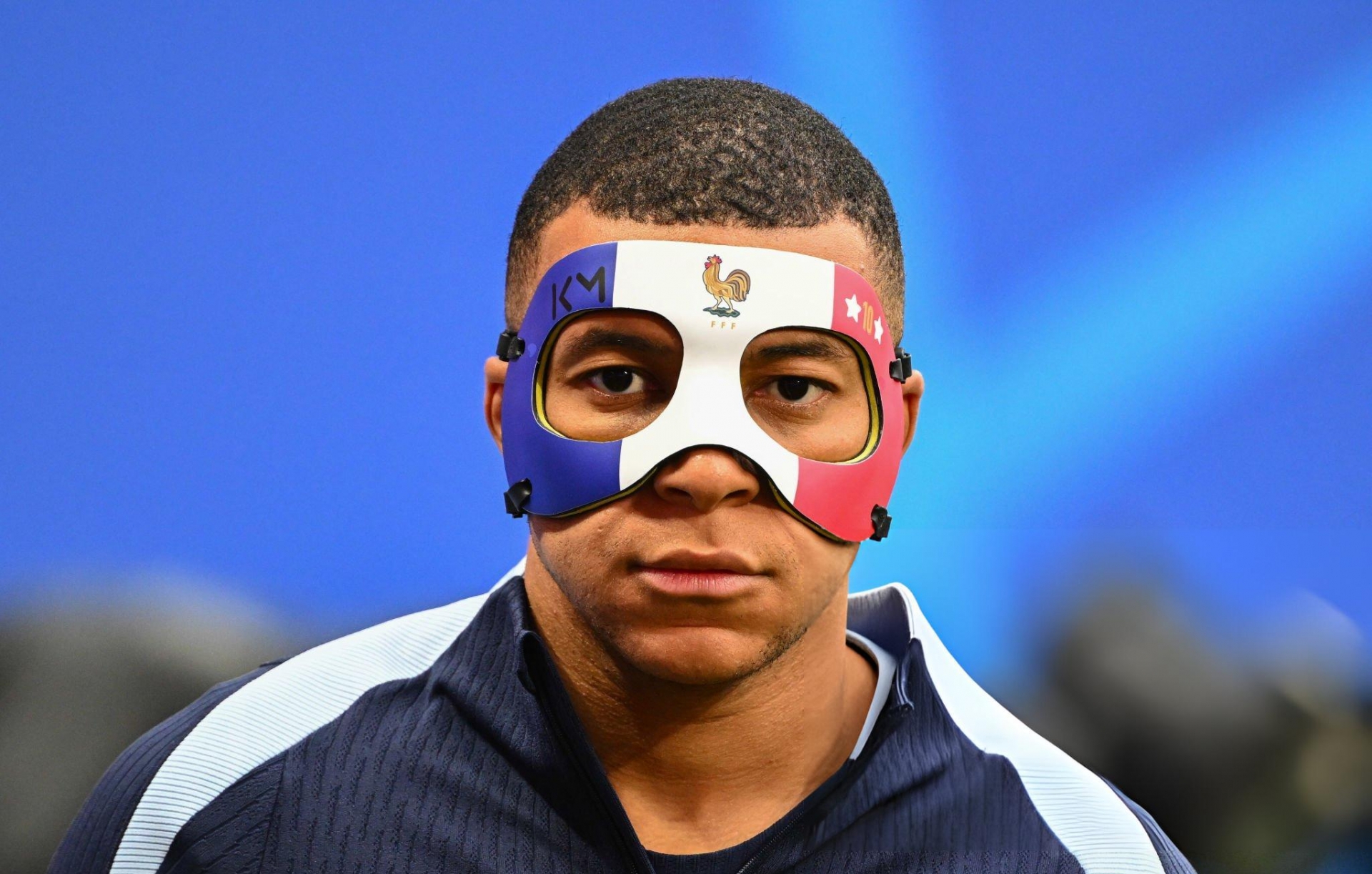 'Mặt nạ Mbappe