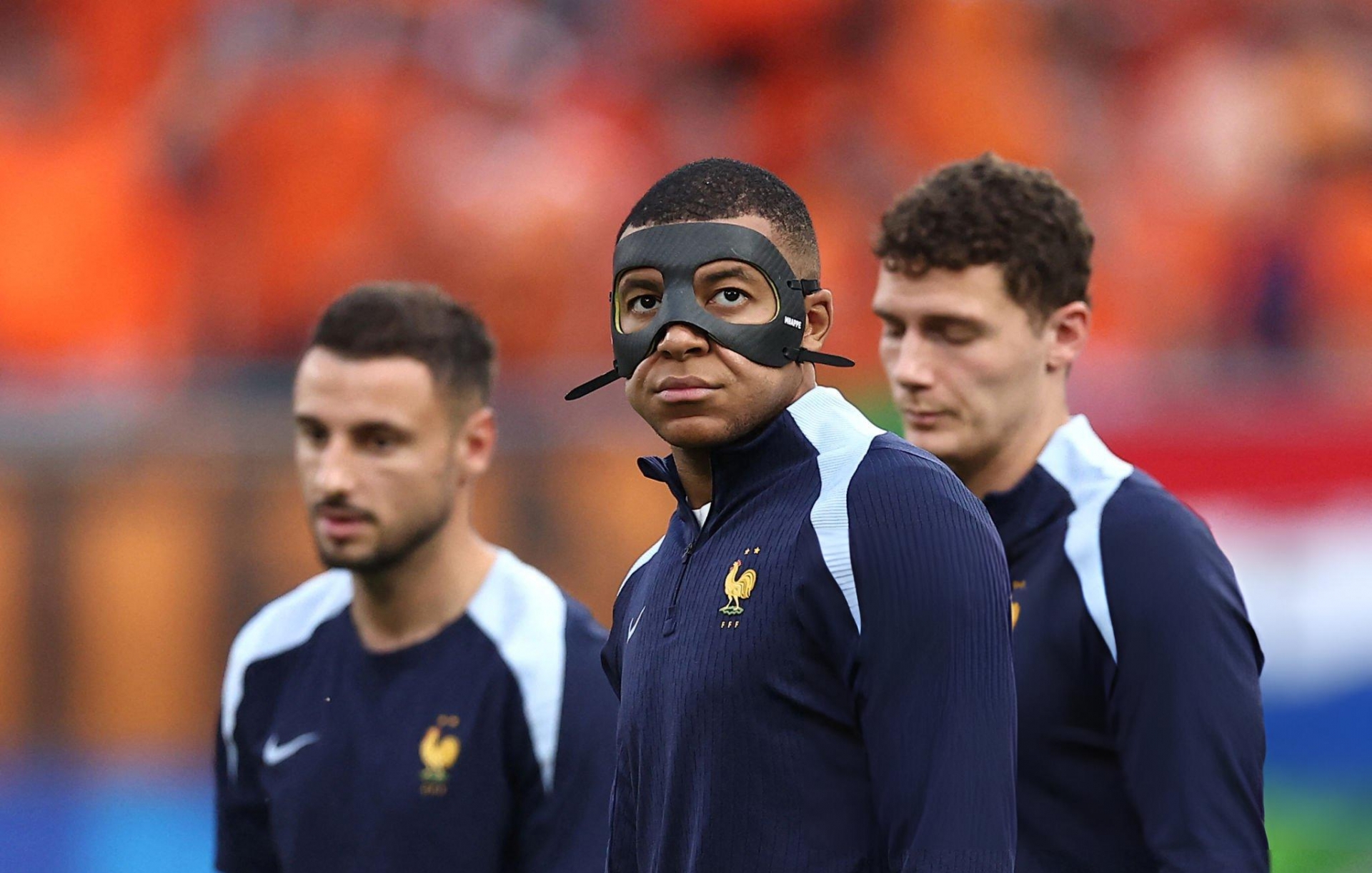 'Mặt nạ Mbappe