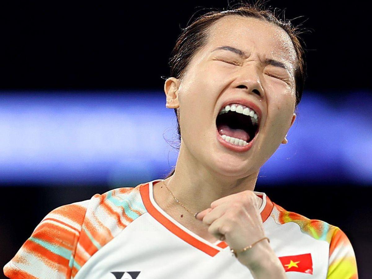 Thắng kịch tính, Nguyễn Thùy Linh giành quyền vào chung kết Canada Open 2025