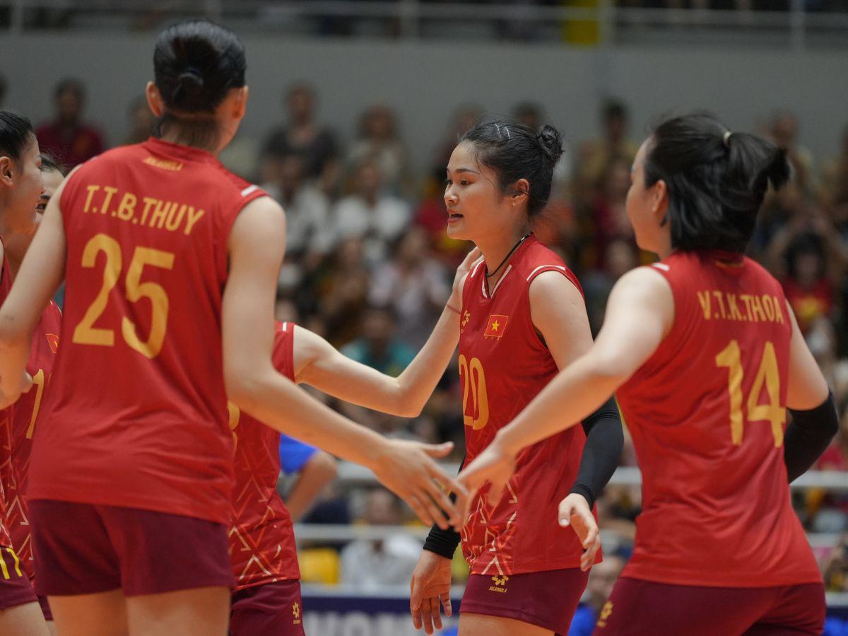 Trực tiếp bóng chuyền nữ Việt Nam 1-0 Hồng Kông: Thế trận một chiều
