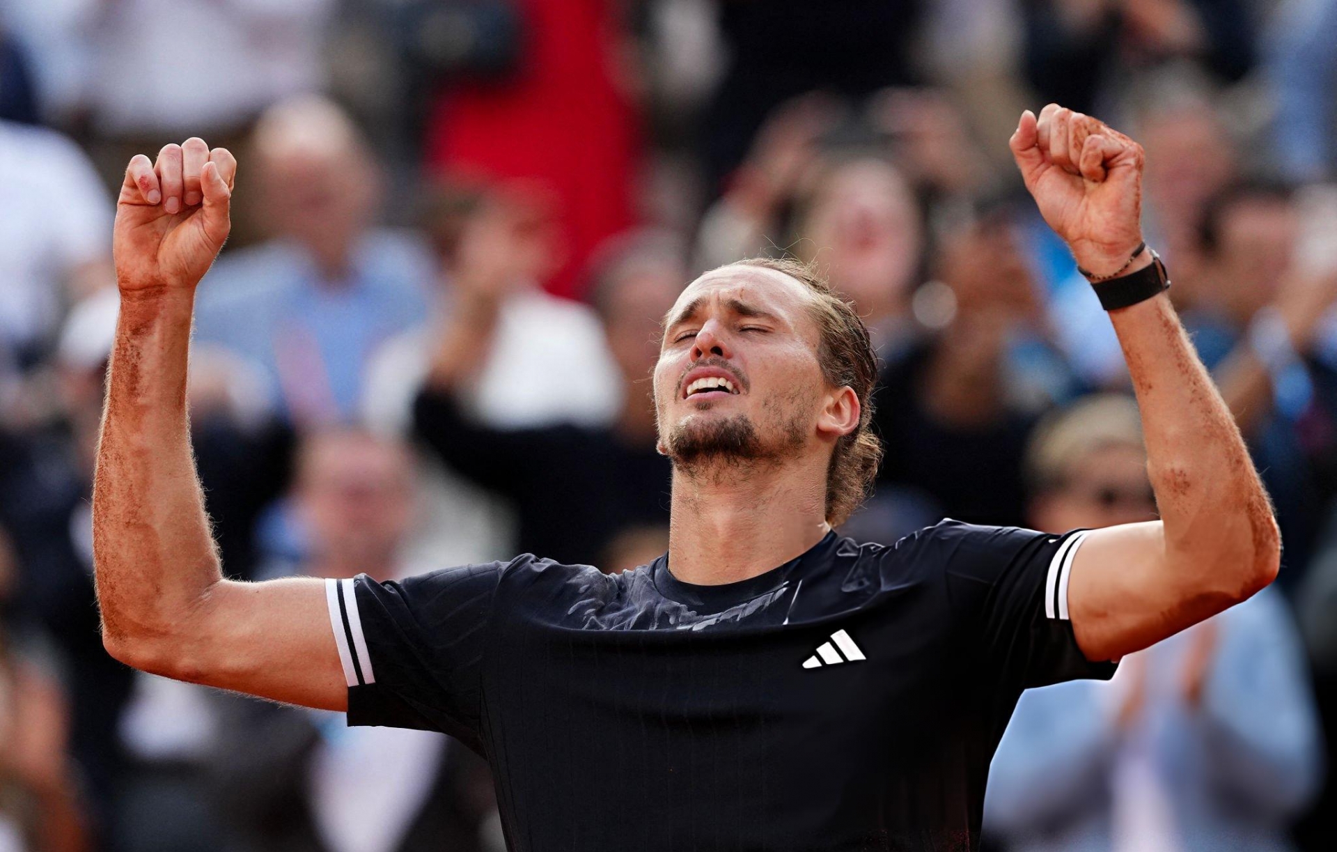 Thắng nhọc Cobolli, Zverev lần đầu vô địch Grand Slam