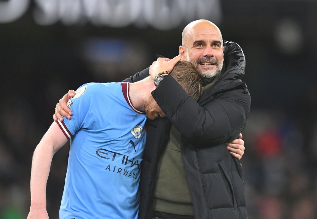 Vì vợ, Pep Guardiola bất ngờ xác nhận tương lai tại Man City 214683