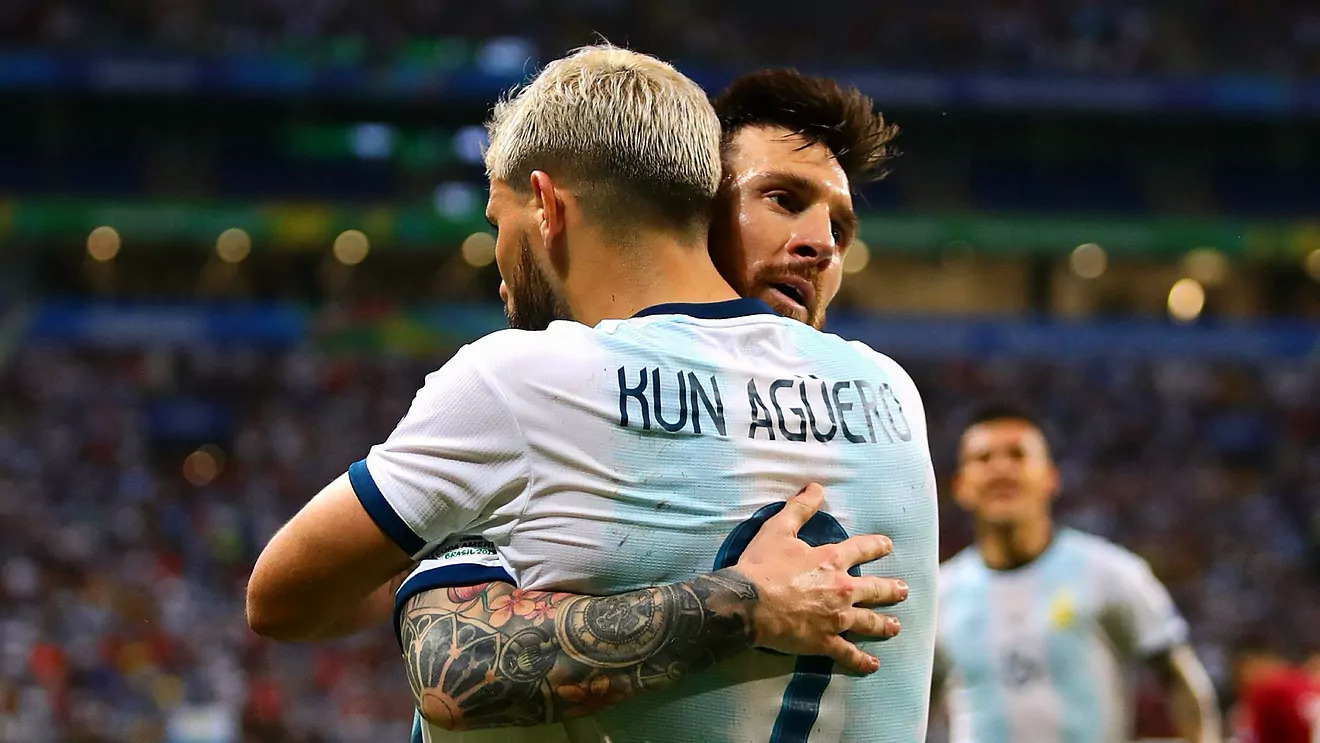 Messi có hành động cực tình cảm tại World Cup 2022 219270