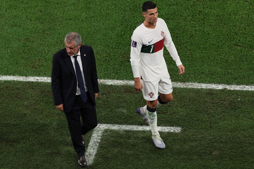 NÓNG: Ronaldo bị HLV Bồ Đào Nha làm cho 'bẽ mặt' tại World Cup 2022 228502