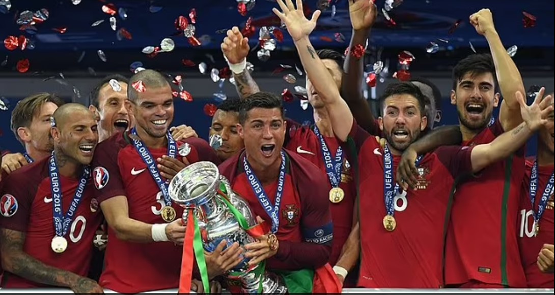 Ronaldo 'muối mặt' vì hành động khó tin sau World Cup 2022 232780