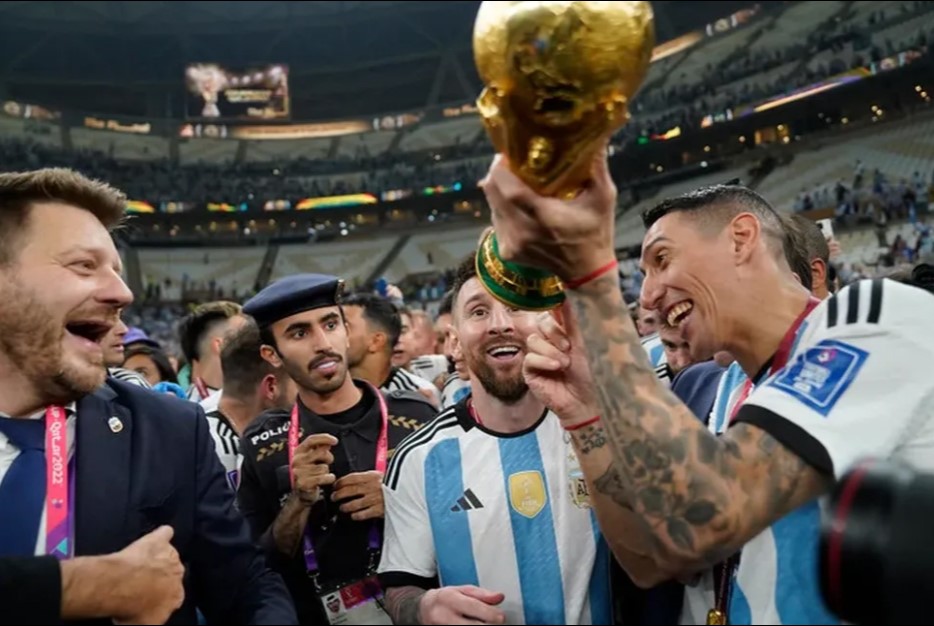 Messi dùng 'hàng giả' trong trận chung kết World Cup 2022 239484