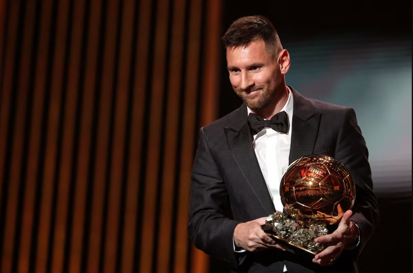 Fan Ronaldo phản ứng đầy bất ngờ khi Messi giành Quả bóng vàng thứ 8 350003