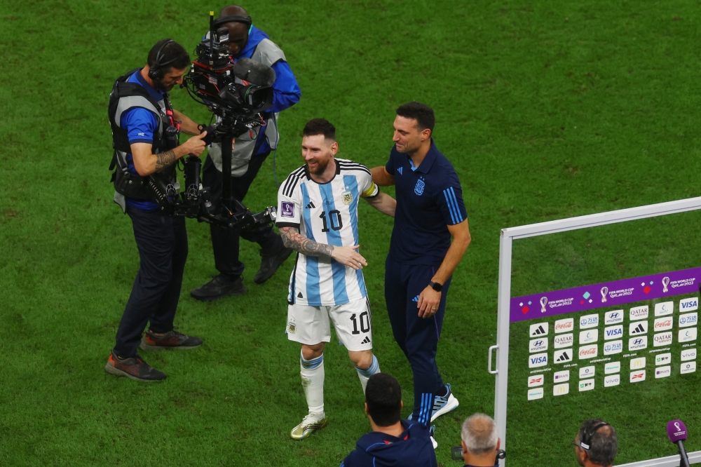 HLV Argentina tiết lộ sự thật khiến tất cả phải kinh ngạc về Messi 378792