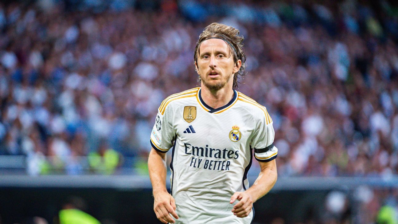 Tin chuyển nhượng tối 15/2: Messi có thêm đồng đội, Modric rời Real Madrid? 406561