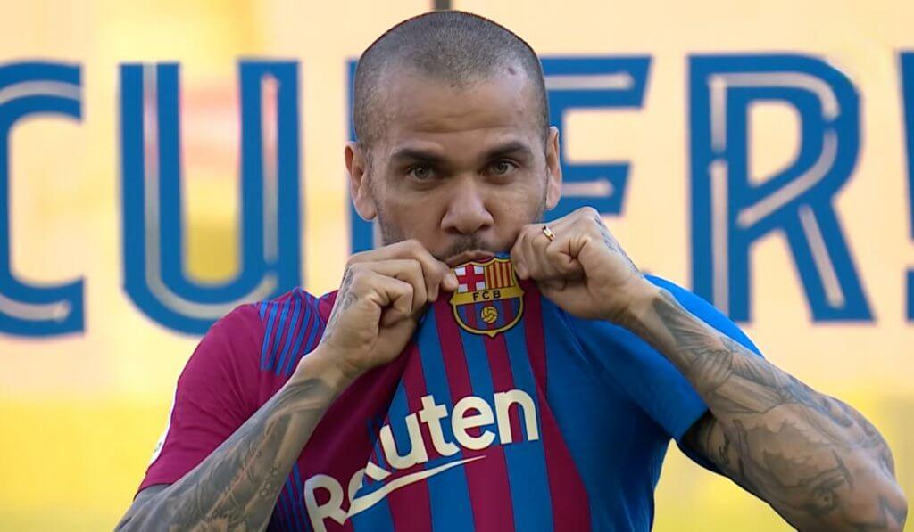 Vừa mới ra trại, Dani Alves chốt tái xuất bóng đá đầy bất ngờ 439984