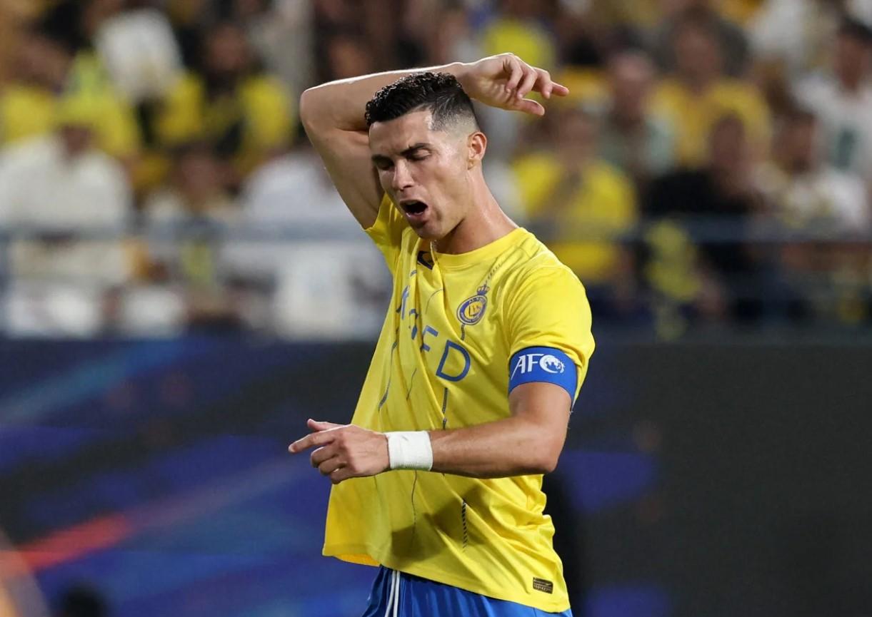 Vừa ghi 3 bàn, Ronaldo lại 'gặp biến' cực căng tại Al Nassr 458492