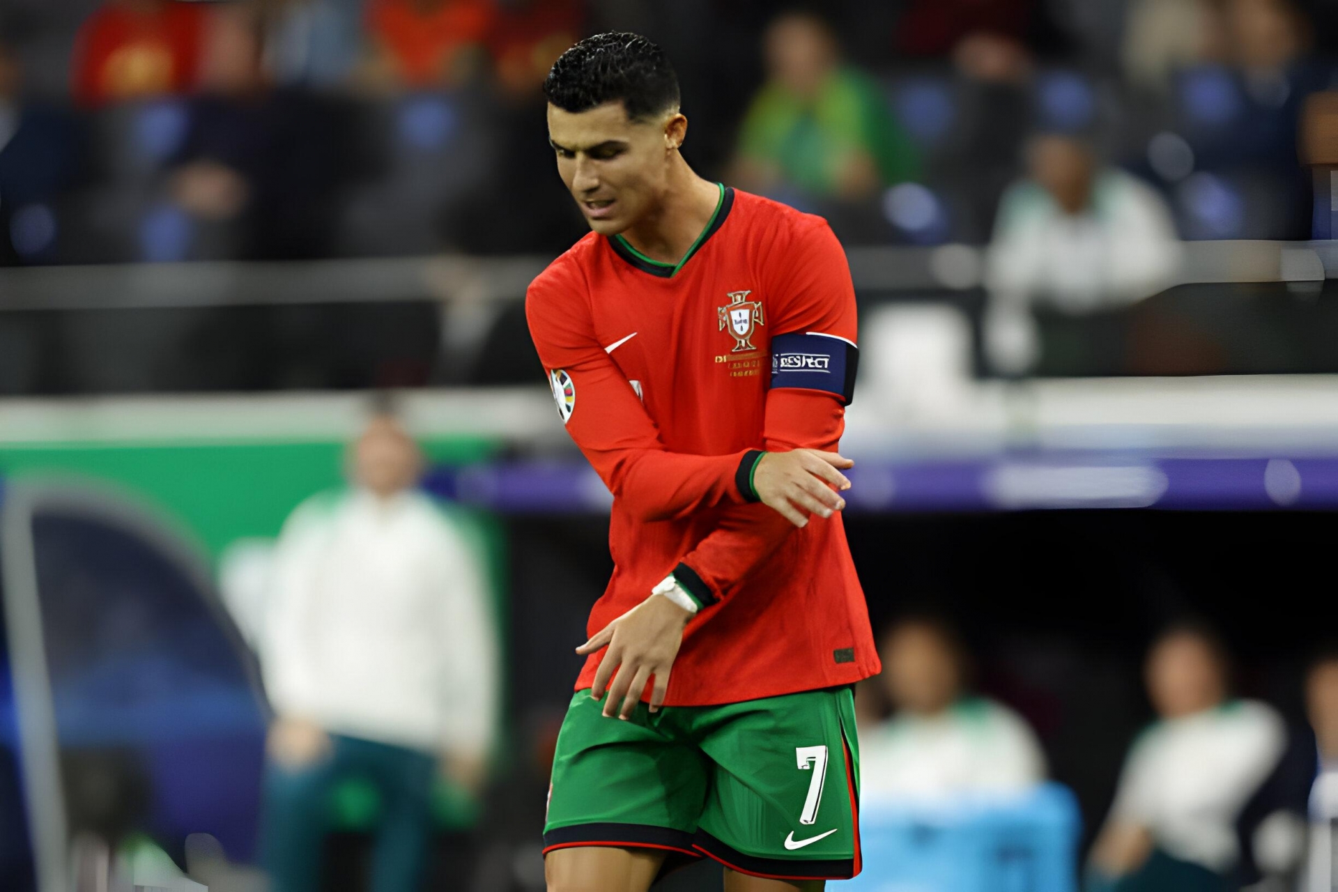 Ronaldo bị cho là gánh nặng của Bồ Đào Nha 493188