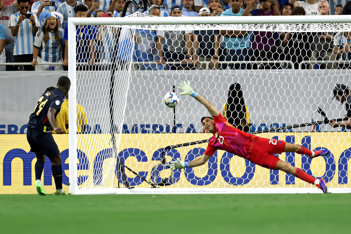 Không chỉ trượt PEN, Messi còn khiến tất cả ngã ngửa tại Copa America 2024 493246