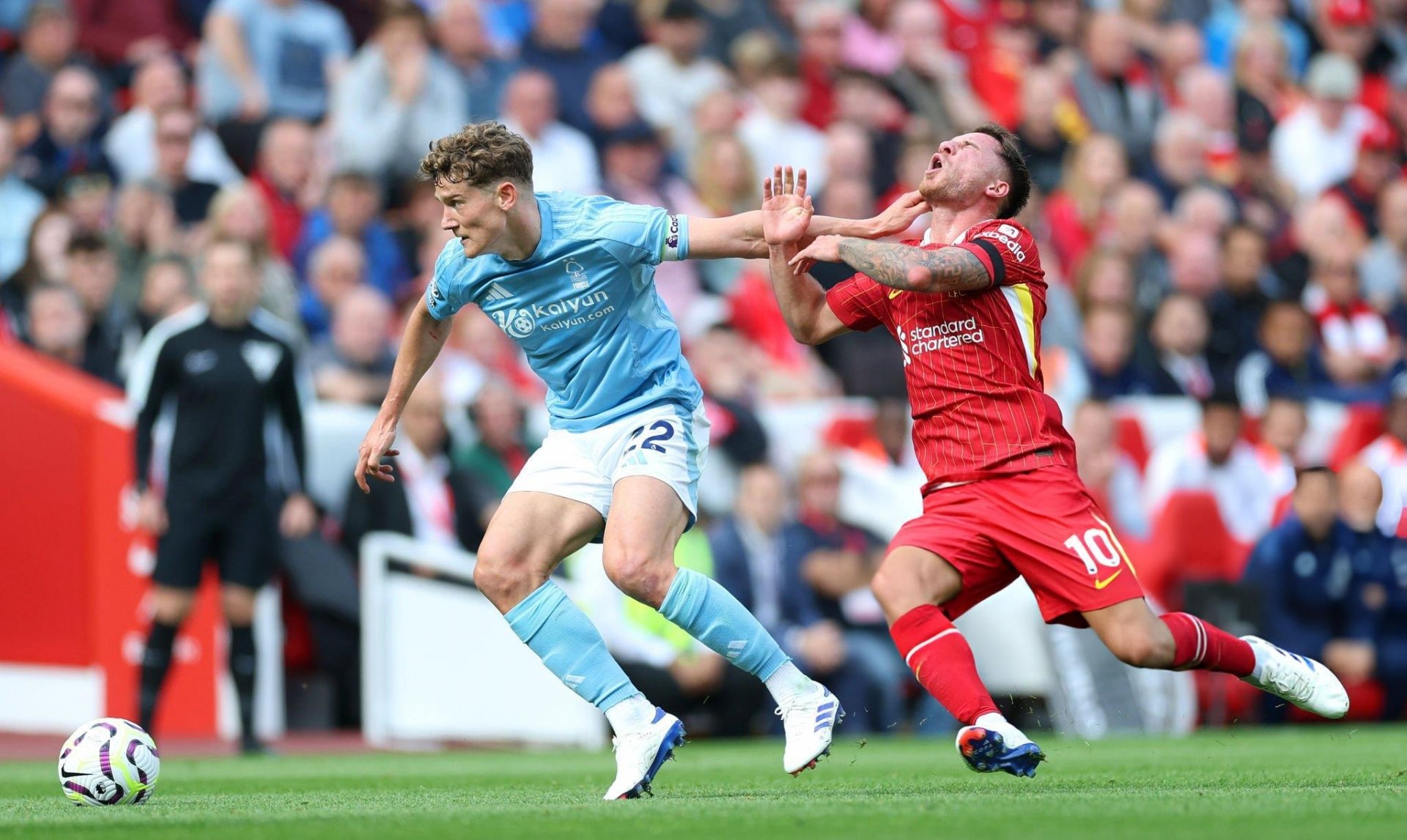 Trực tiếp Liverpool 0-1 Nottingham Forest: Trừng phạt sai lầm