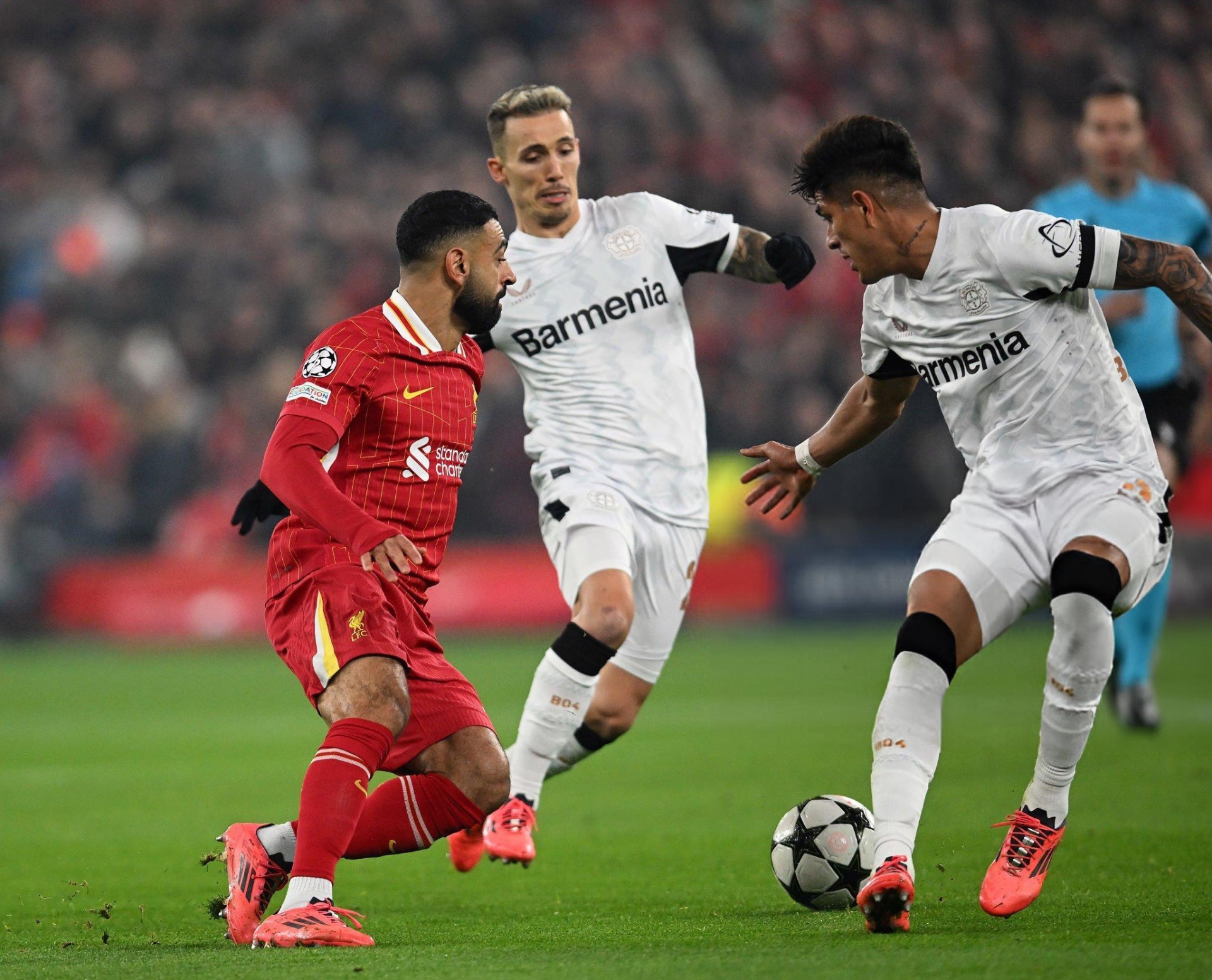 Luis Diaz lập hat-trick, Liverpool nhấn chìm Leverkusen tại thánh địa Anfield