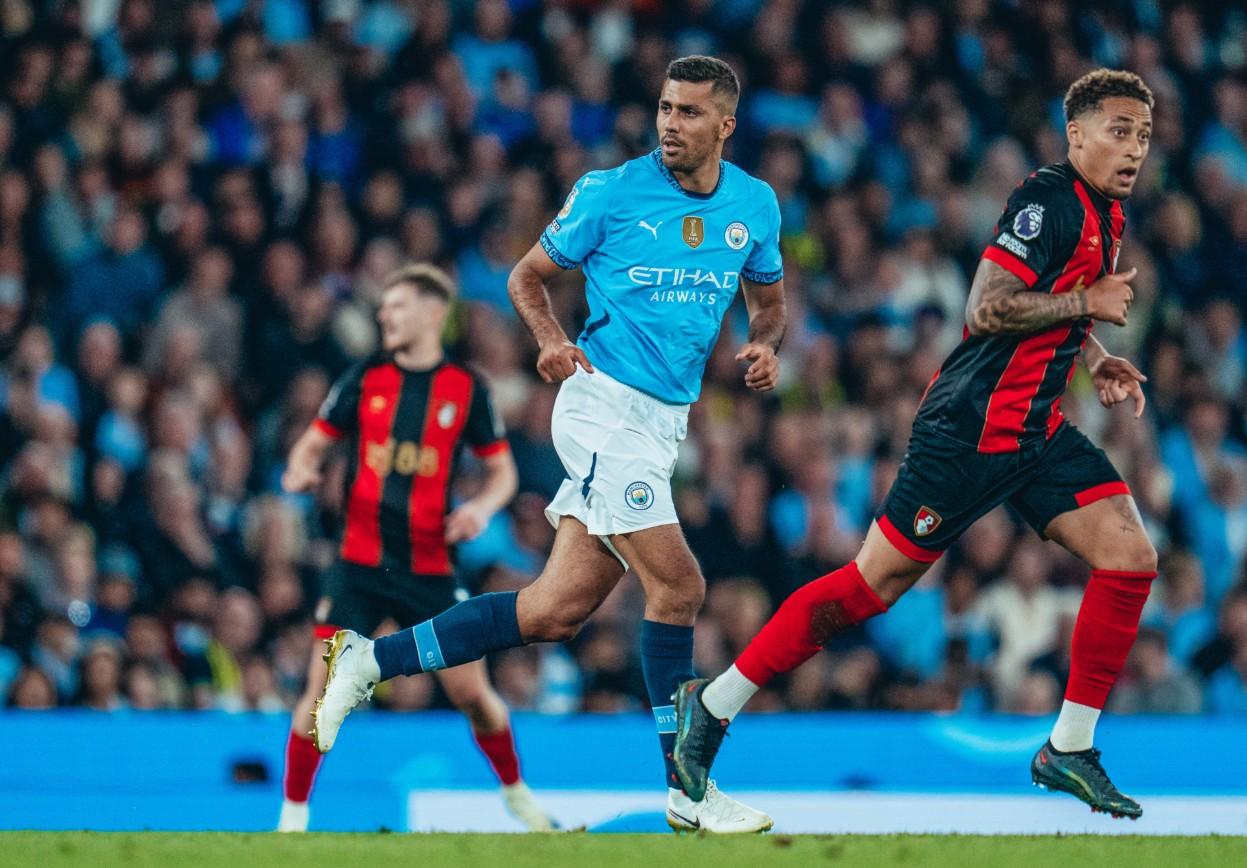 Man City thắng Bournemouth trong trận cầu 2 thẻ đỏ