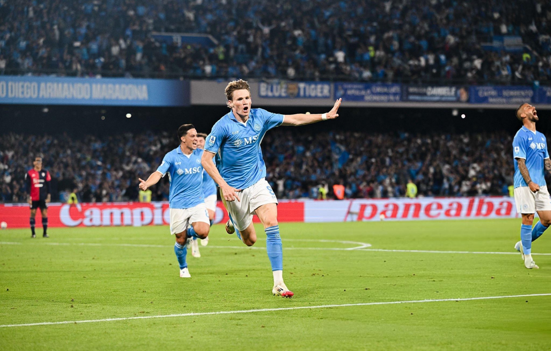Vượt qua Inter, Napoli lên ngôi vô địch Serie A lần thứ 4