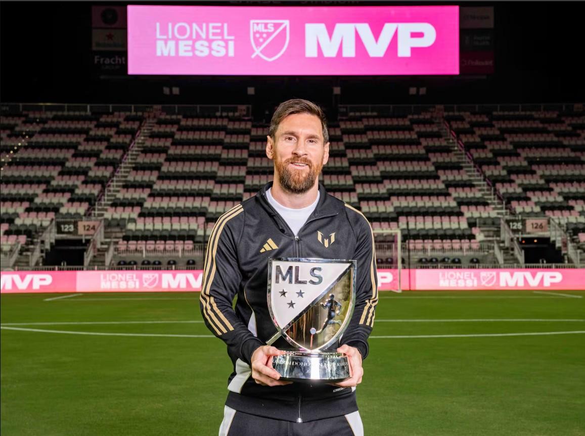 Vừa trở lại MLS, Messi lập tức nhận danh hiệu