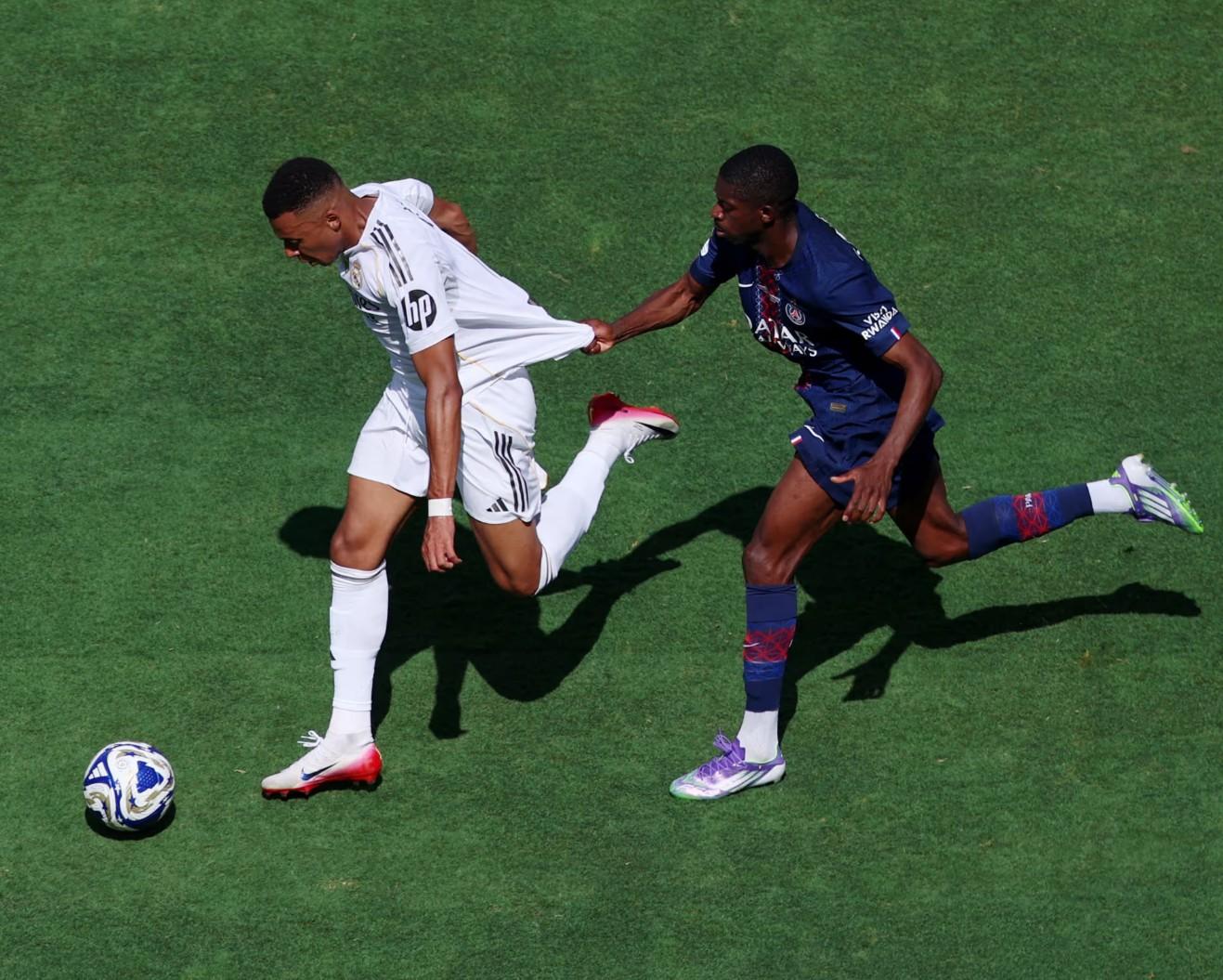 Mbappe mắc kẹt giữa cái bóng của Dembele