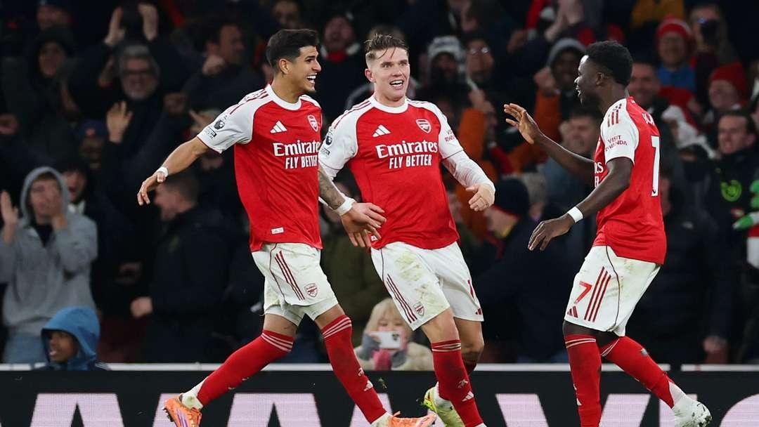 Ghi 2 bàn phút cuối, Arsenal thoát thua khó tin ở Ngoại hạng Anh
