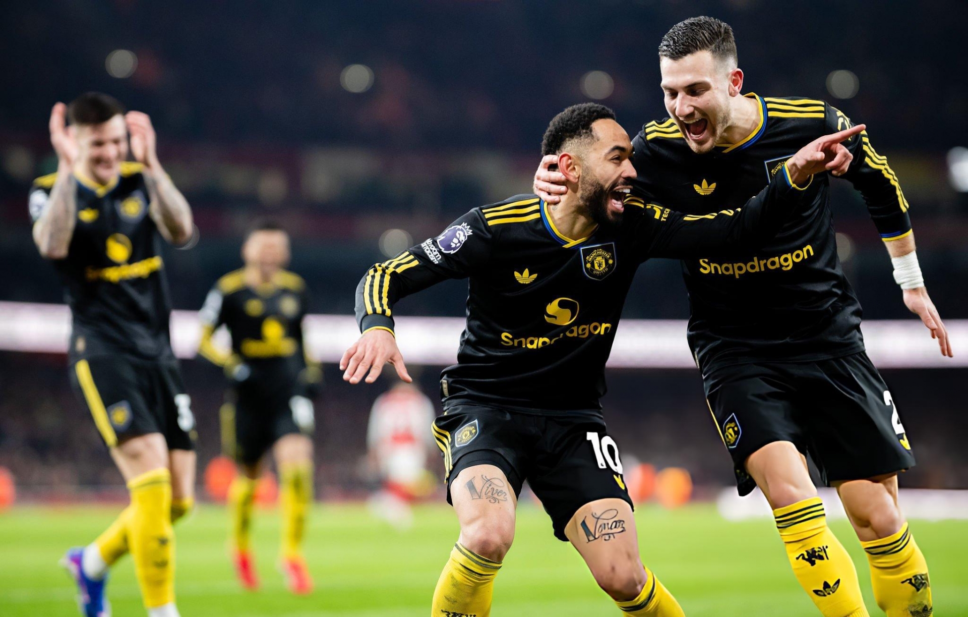 Quật ngã Arsenal, MU hiên ngang vào top 4 Ngoại hạng Anh