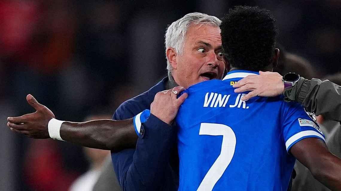 Jose Mourinho chỉ trích Vinicius: 'Sao không ăn mừng như Pele đi'