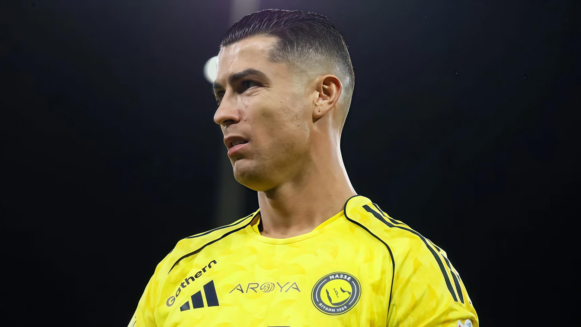 Tiếp quản CLB mới, Ronaldo lập tức bị đòi nợ