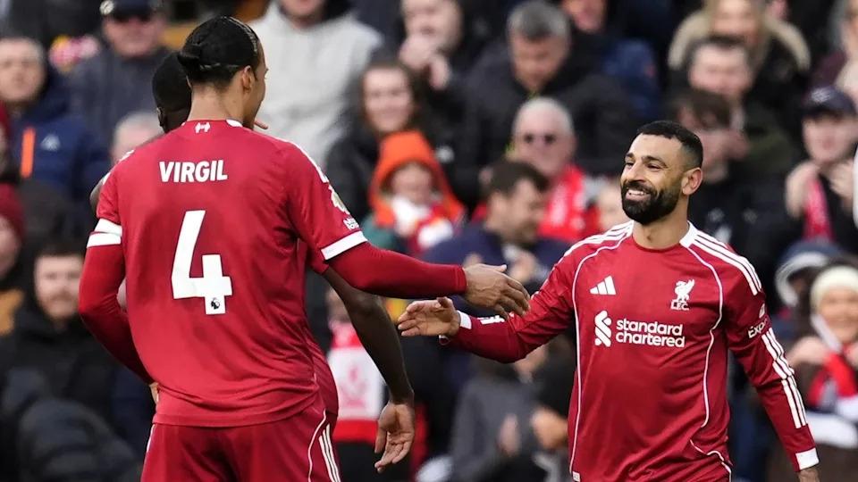 Salah rực sáng, Liverpool áp sát MU trên bảng xếp hạng