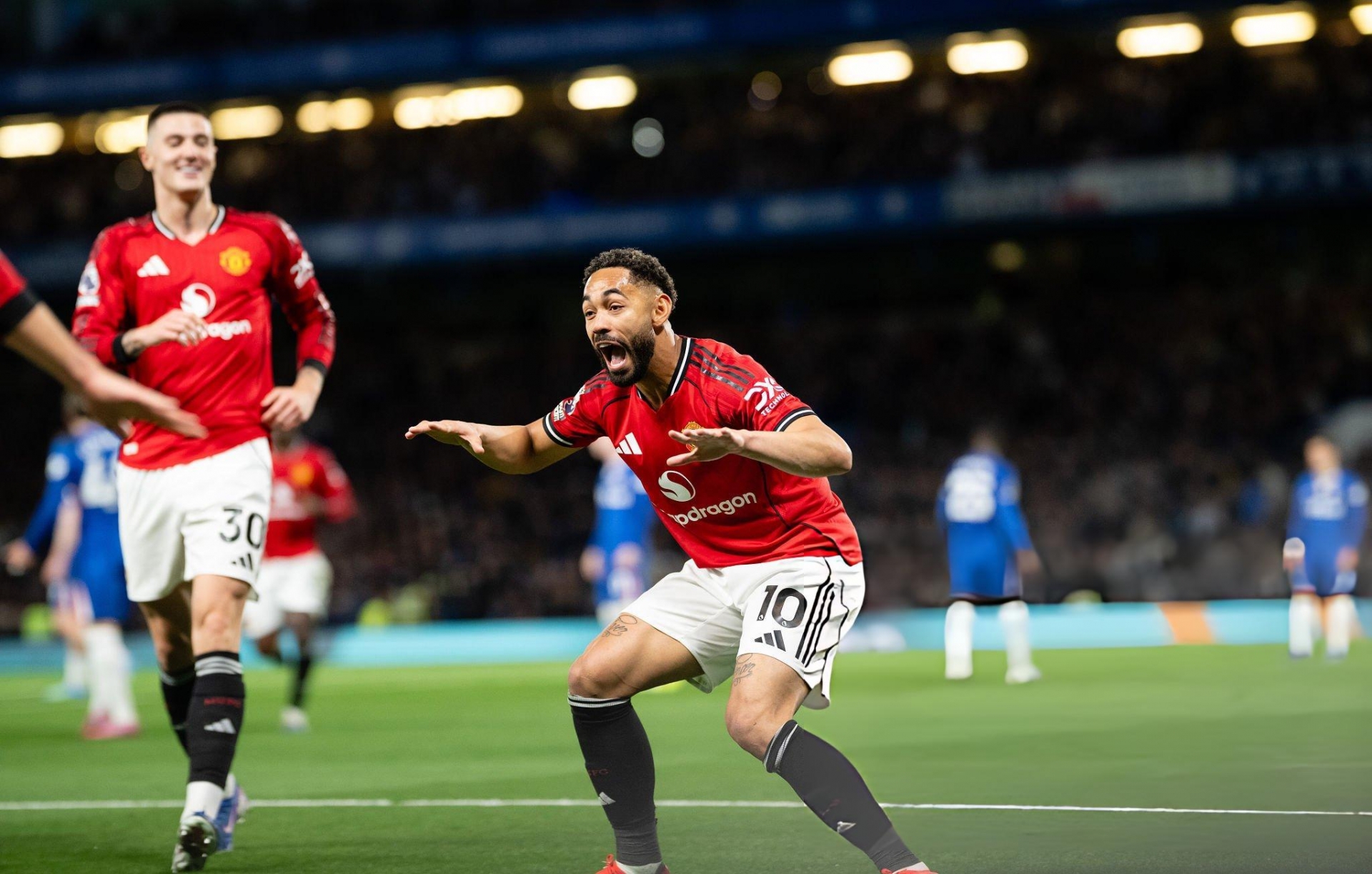 MU hạ đo ván Chelsea ngay tại Stamford Bridge