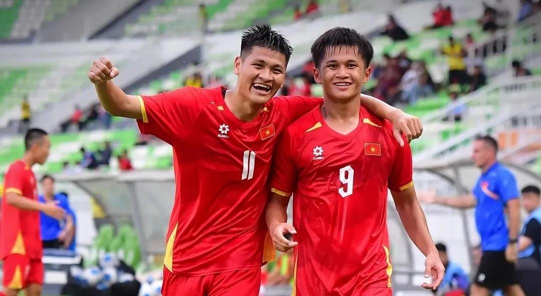 CĐV ĐNÁ phản ứng cực mạnh khi U19 Việt Nam đại thắng 5-0
