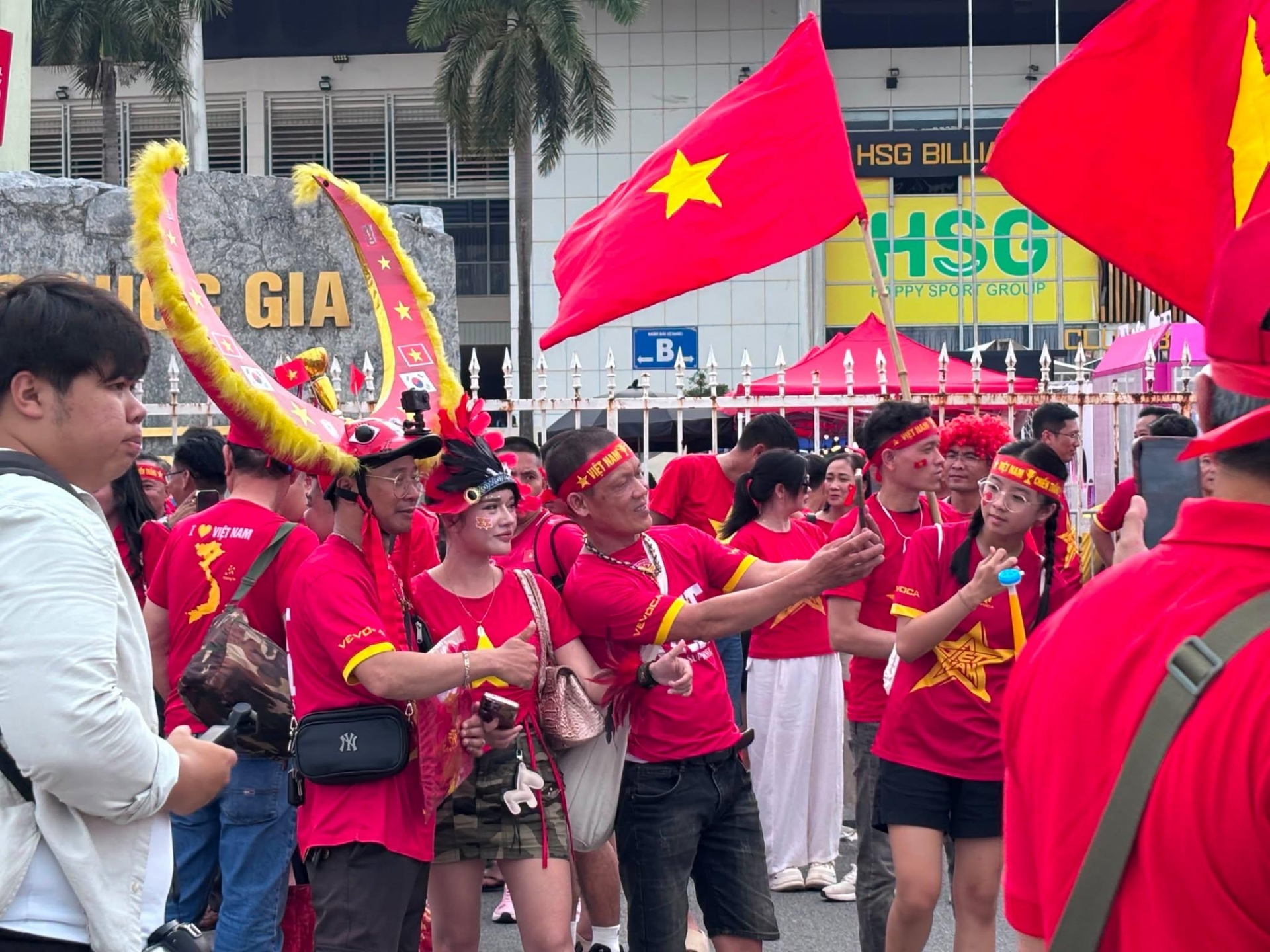 Trực tiếp Việt Nam vs Thái Lan: CĐV đã có mặt tại Mỹ Đình