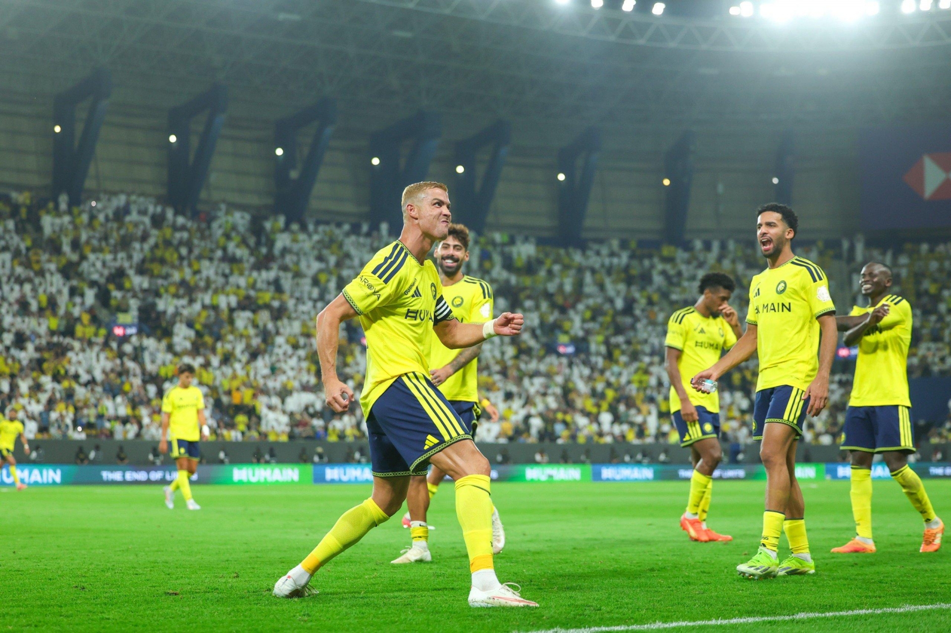 Ronaldo lập siêu kỷ lục vĩ đại nhất lịch sử tại Al Nassr