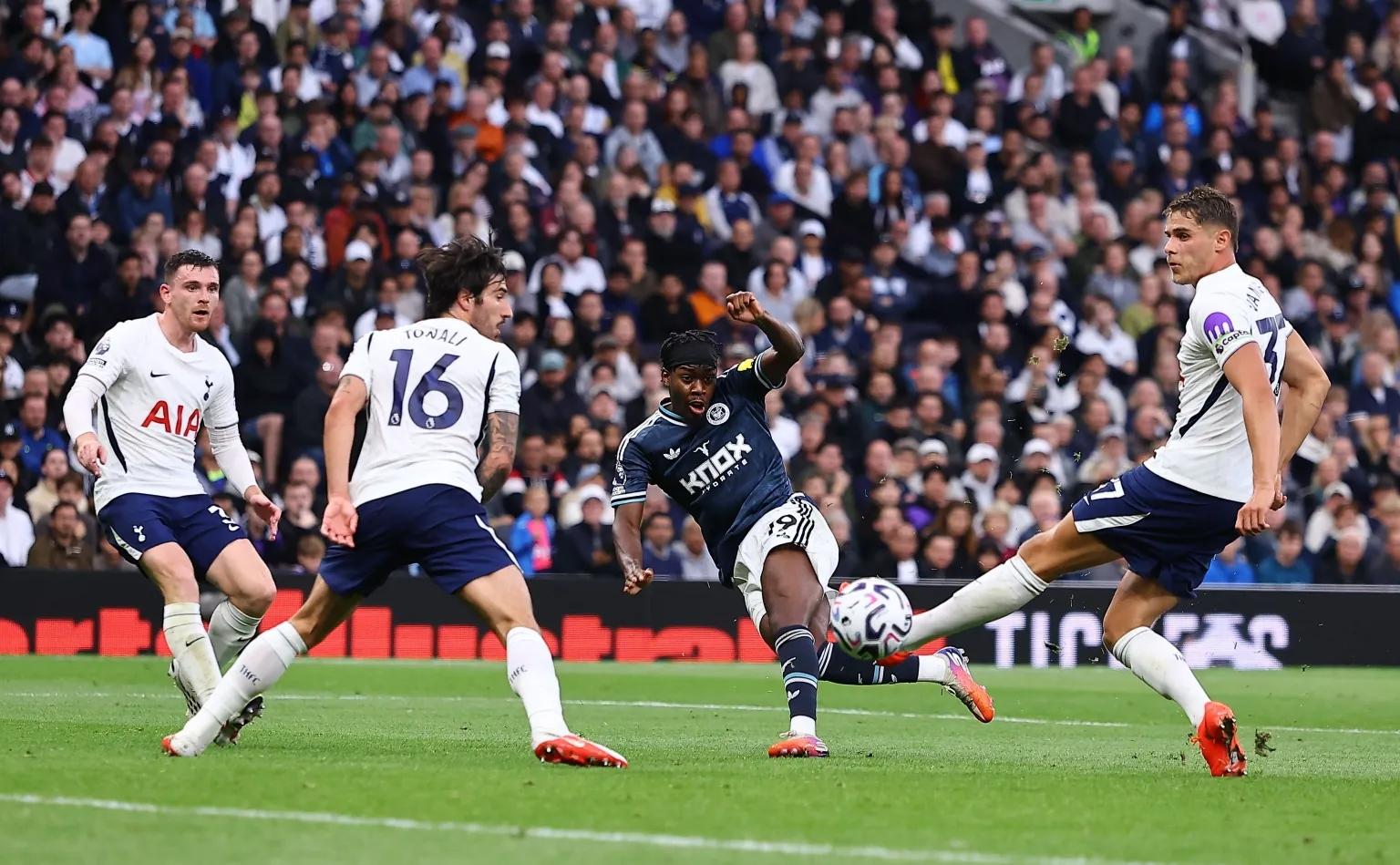 Tottenham chìm sâu khủng hoảng sau thất bại trước Newcastle