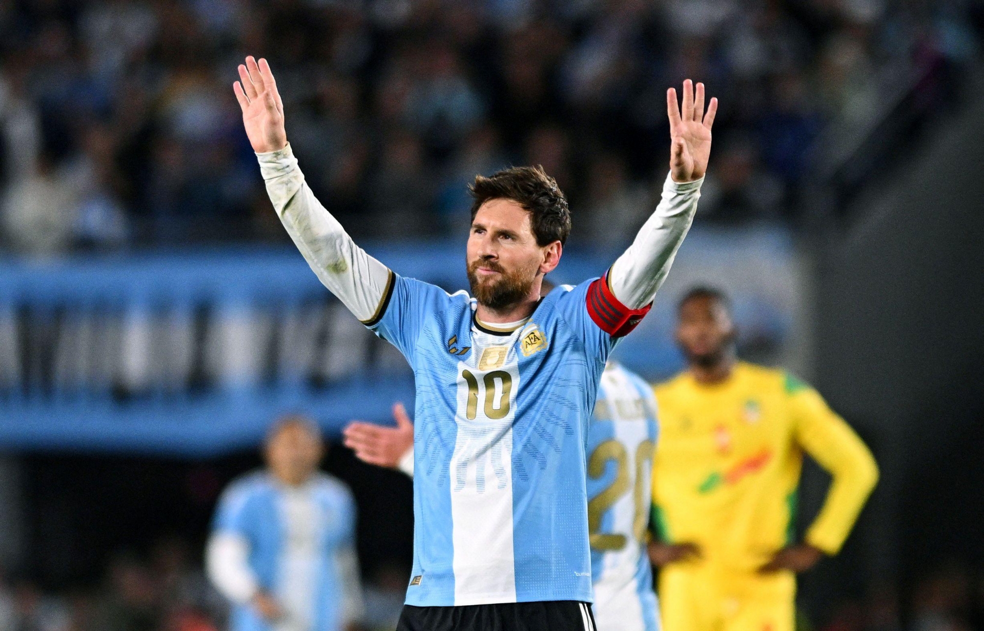 Messi chia tay Argentina: Thanh xuân khép lại, tình yêu vẫn còn mãi