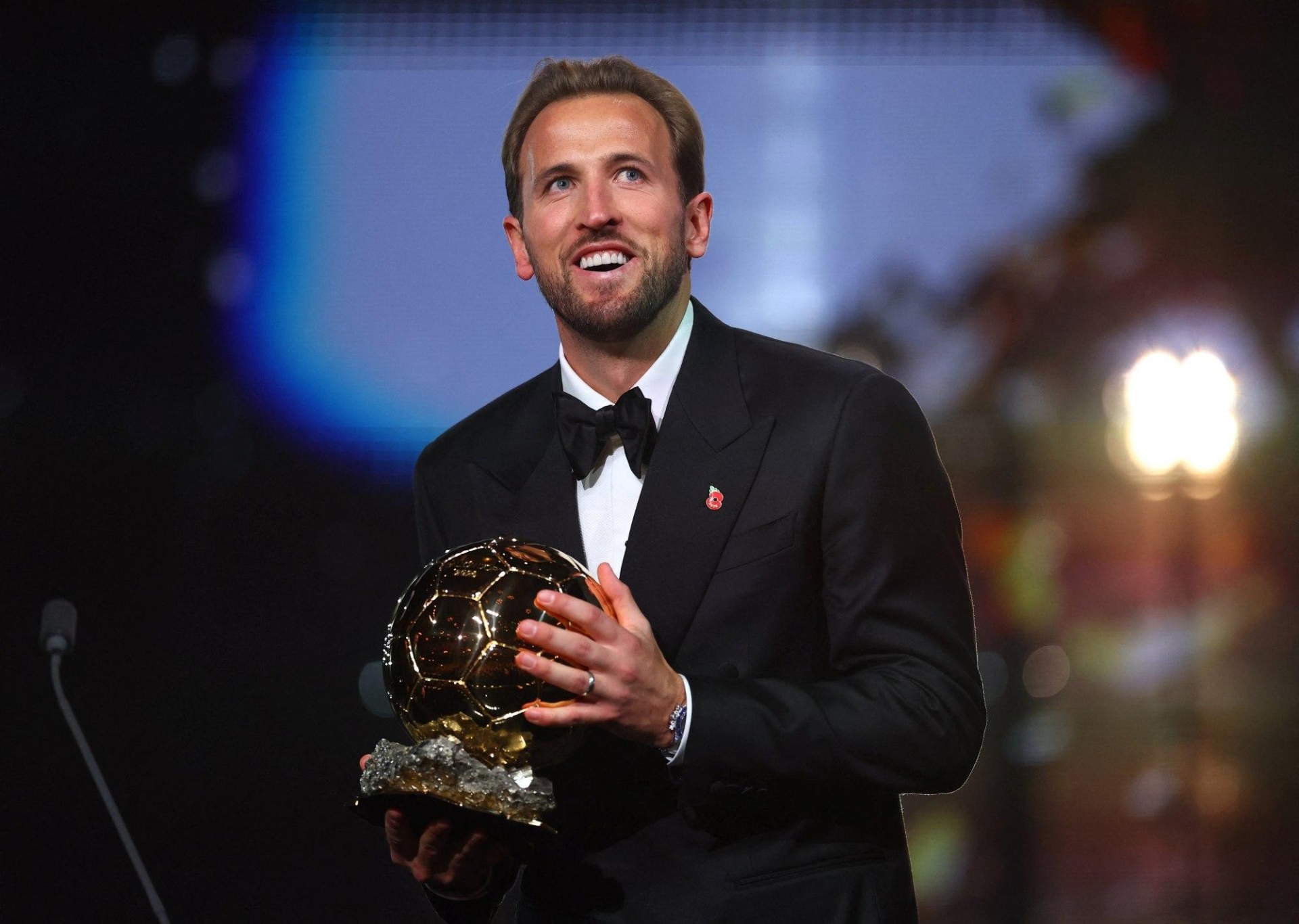 Harry Kane bật khóc, tuyên bố thẳng 1 điều khi giành Quả bóng Vàng 2026