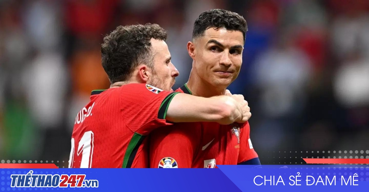 Ronaldo làm điều bất ngờ với Diogo Jota khiến tất cả xúc động
