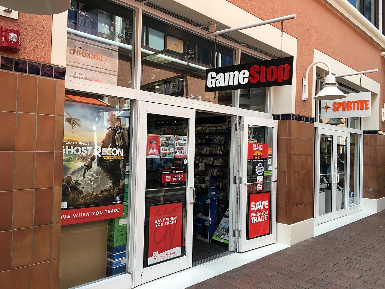 GameStop và Game Informer sa thải hàng loạt nhân viên, CFO từ chức