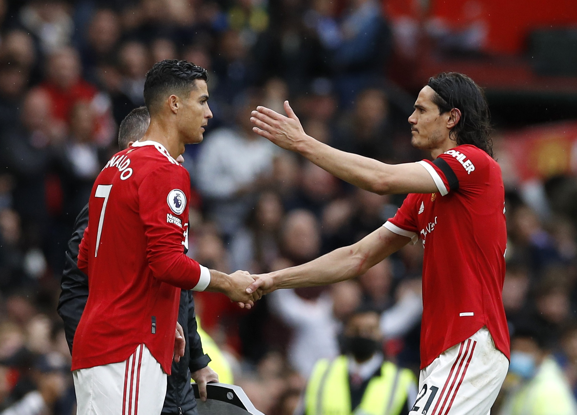 Ronaldo và Cavani sẽ giúp MU đánh bại Liverpool?