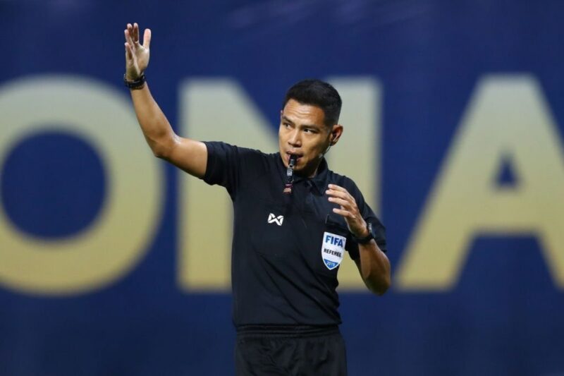 Sivakorn Pu-udom là trọng tài tại giải Thai League