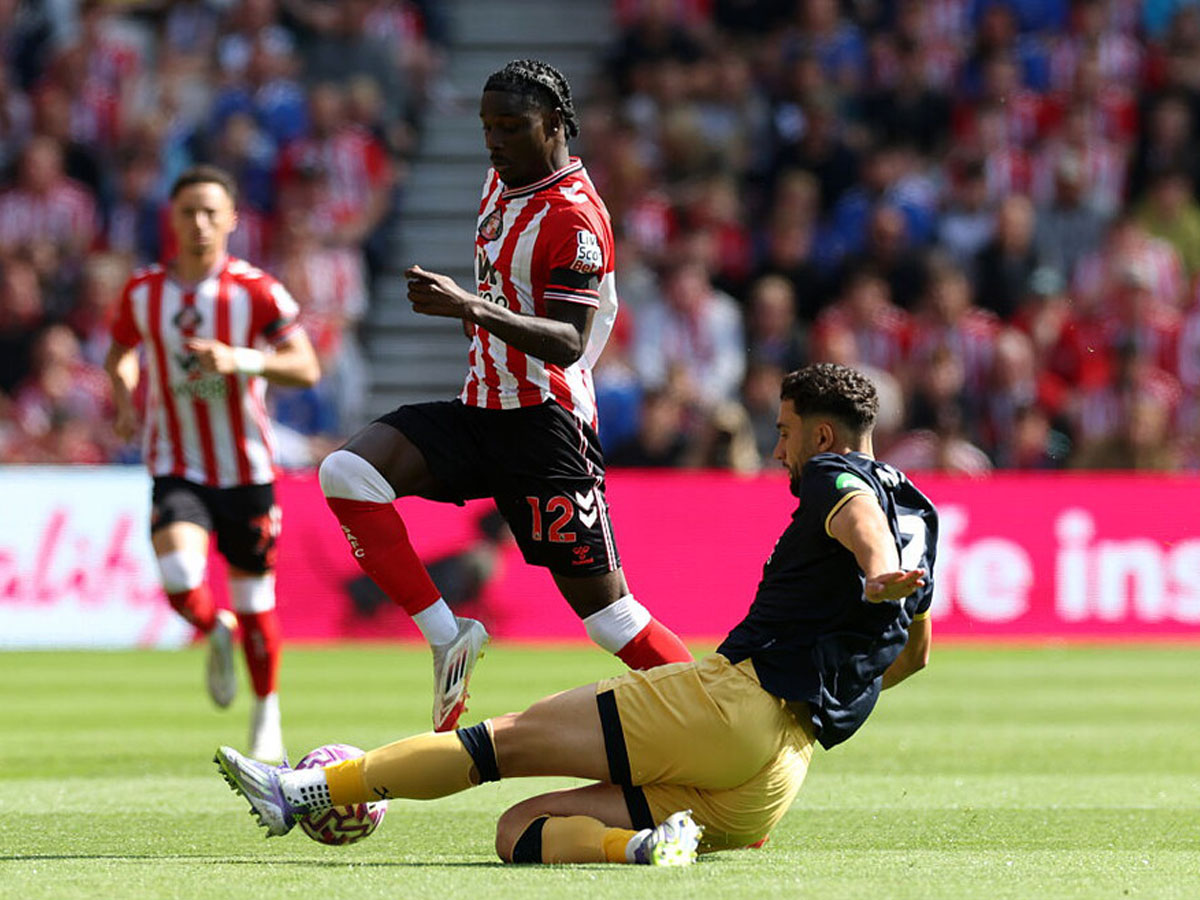 Đánh giá bóng đá hiện tại Burnley vs Wolves Cùng căn nhà dòng 789BET - Cuộc chiến quyết định bên trên sân Turf Moor