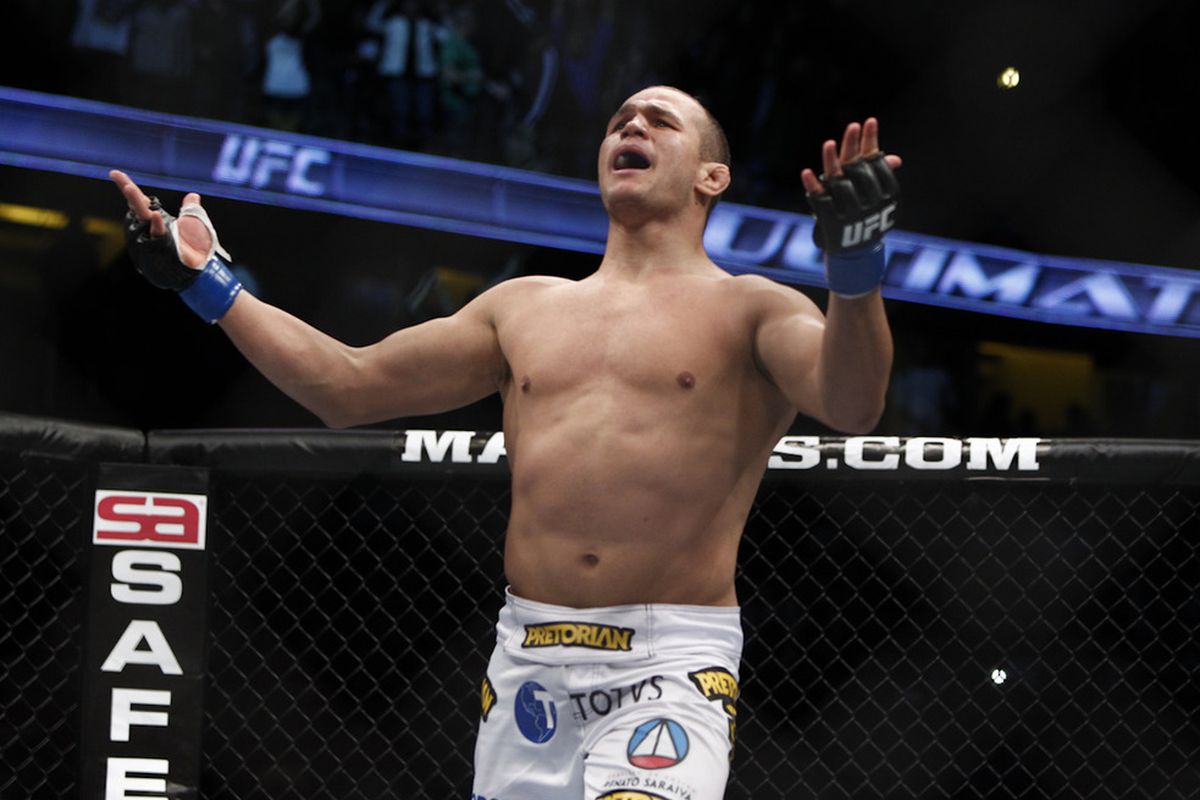 Nhà cựu vô địch UFC hạng nặng Junior dos Santos: ‘Francis Ngannou không biết Boxing’ 321459