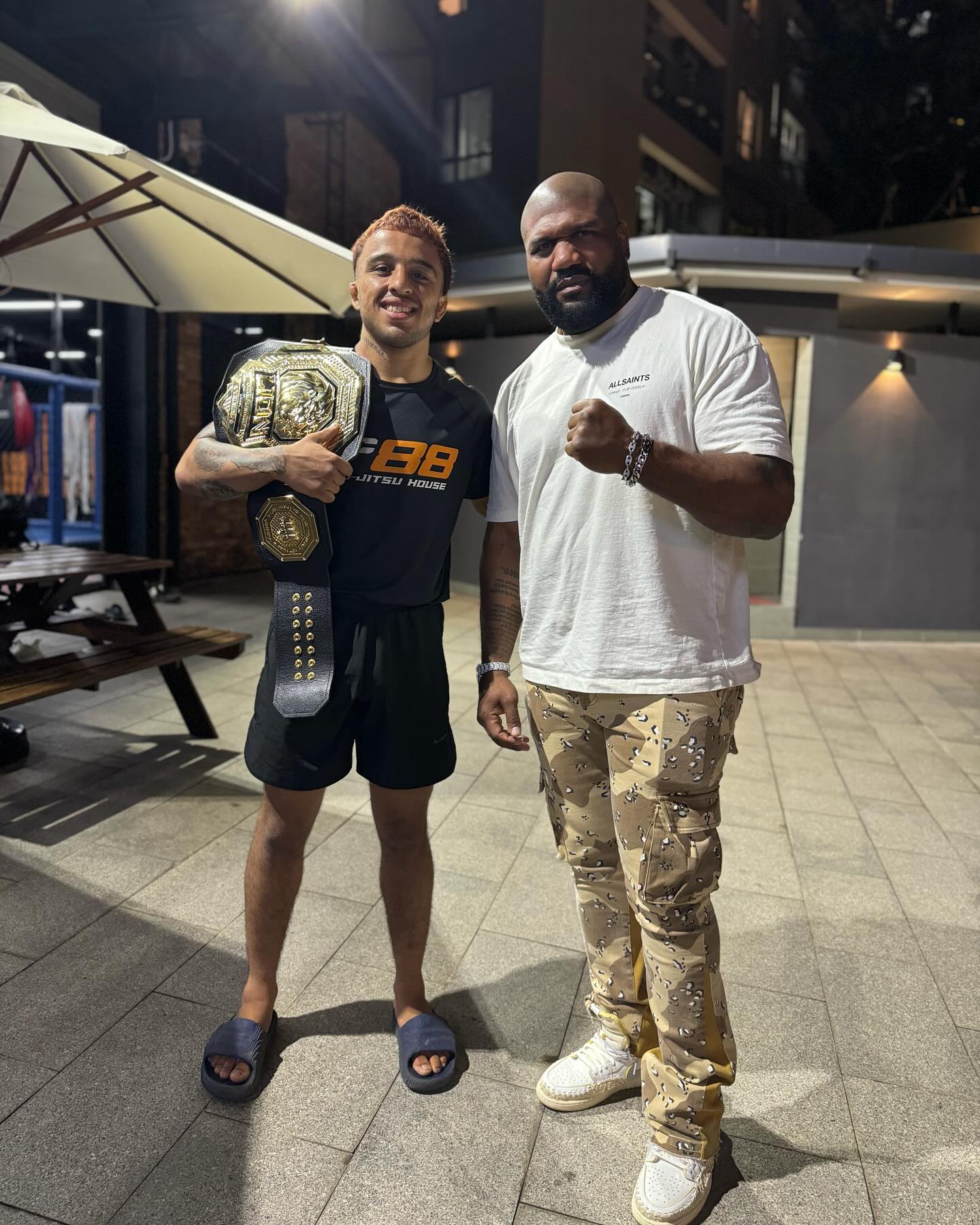 Nhà vô địch LION Championship chụp ảnh cùng nhà vô địch UFC 386460
