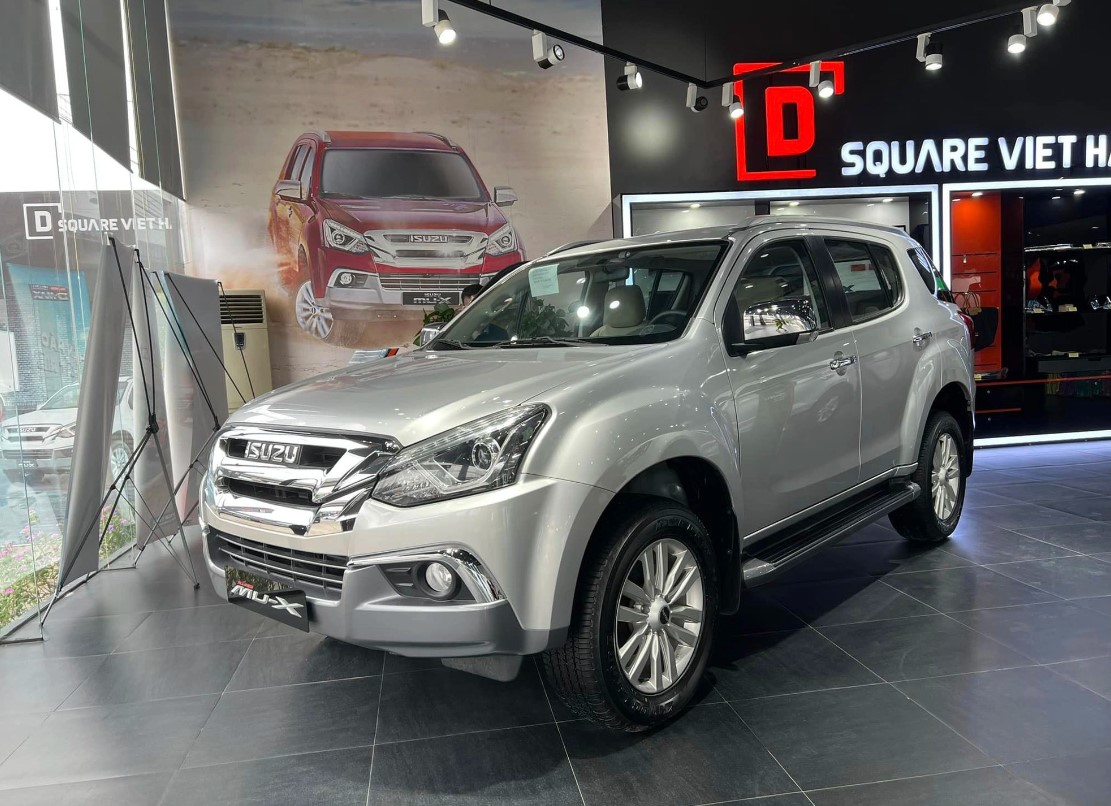 Isuzu mu-X đời cũ 'xả kho', giá chỉ còn từ 760 triệu đồng, rẻ nhất phân khúc SUV cỡ D 198299