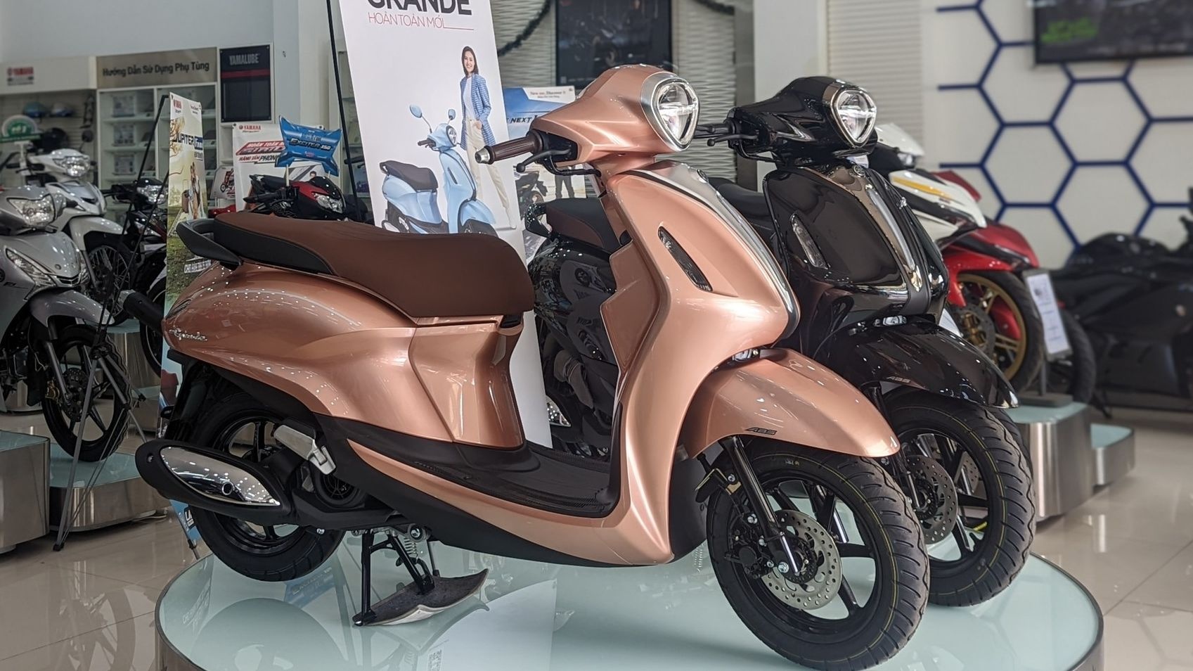 Tương tự xe máy Honda, Yamaha Grande 2022 cũng bị đội giá khi về đại lý 198229