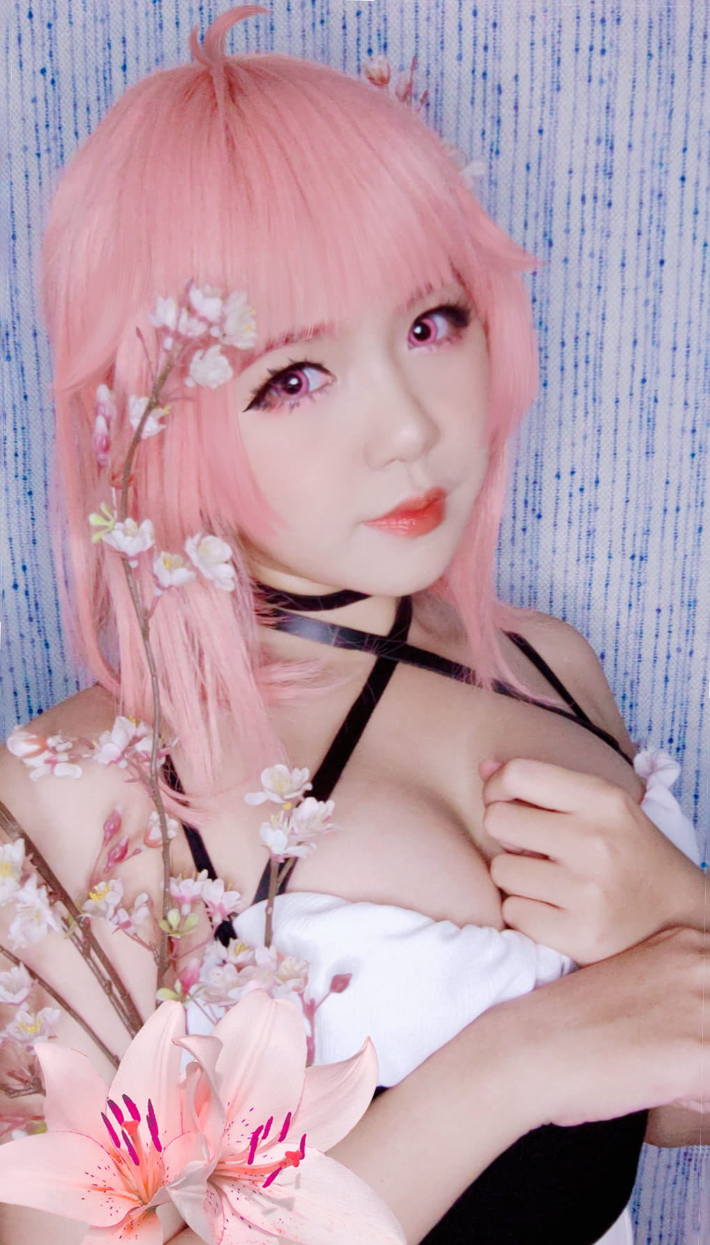 Nữ game thủ Yumi cosplay Hoa Linh Lilium