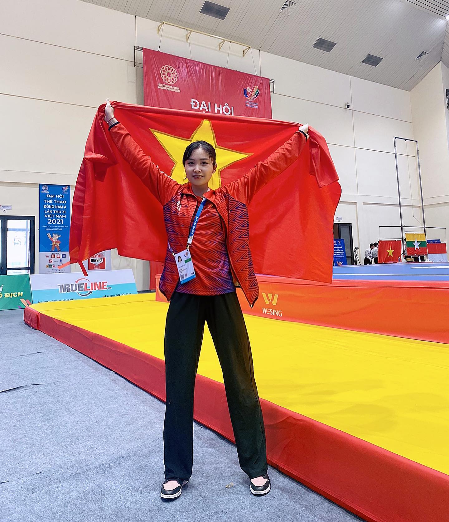 Nữ VĐV Wushu từng giành 2 HCĐ tại SEA Games chuyển sang làm MC Valorant 143371