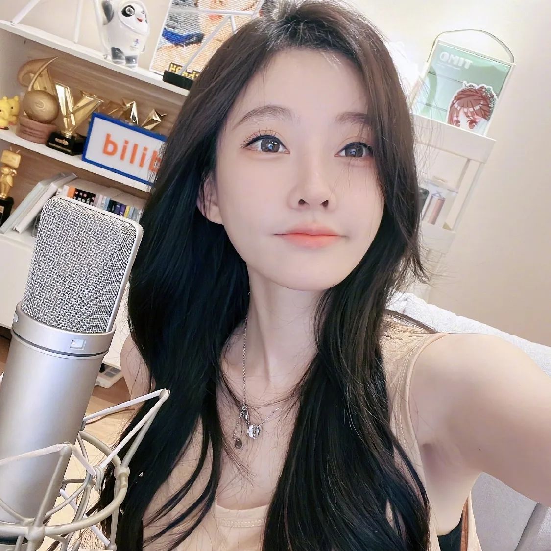 Nữ streamer Phùng Đề Mạc bị nghi phẫu thuật thẩm mỹ 171140