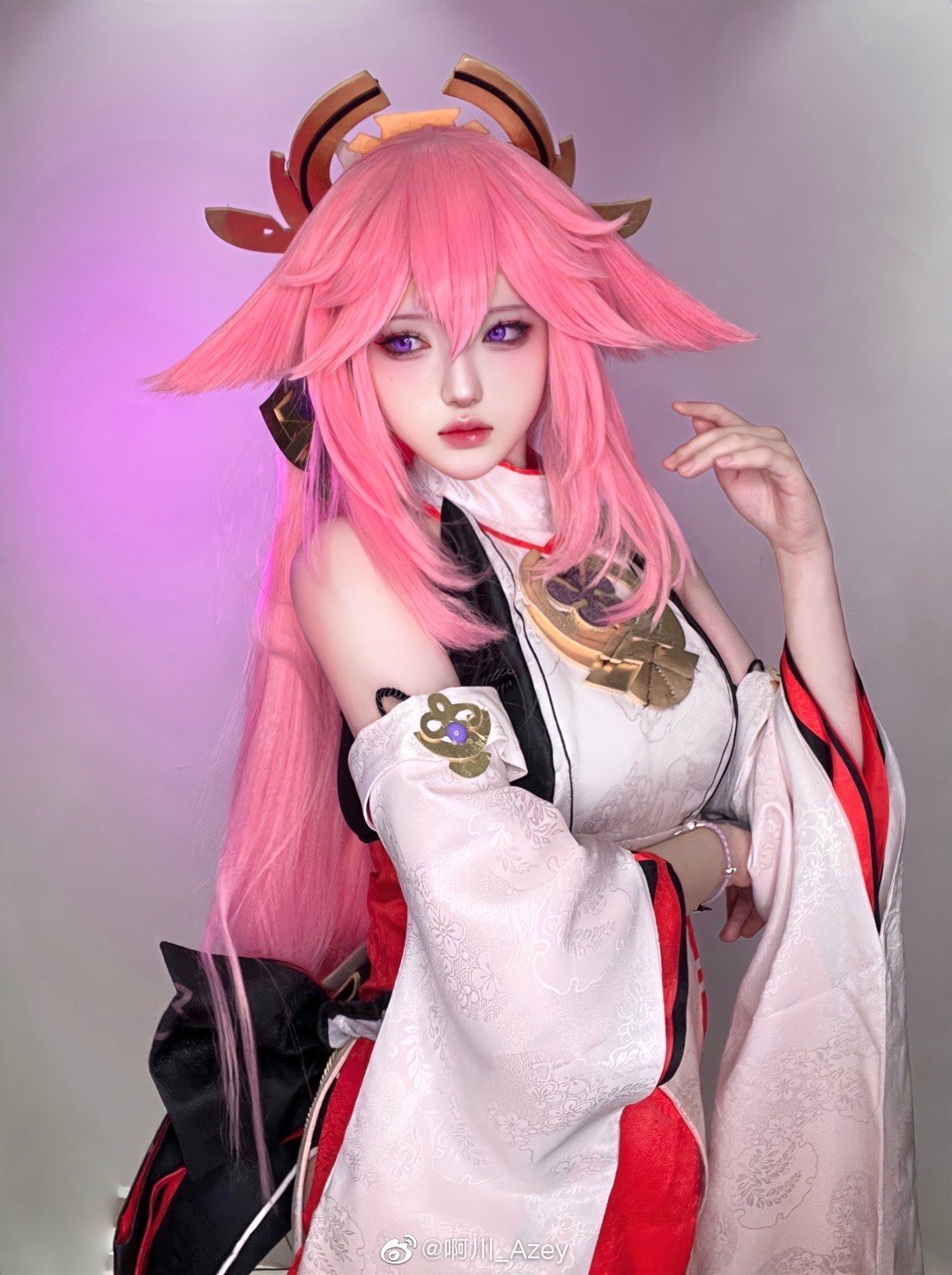 Genshin Impact: Cosplay 'cáo hồng' Yae Miko theo phong cách hiện đại 182820